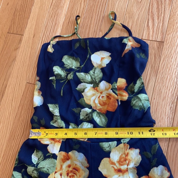 Gorgeous cross tie back jumper - Picture 2 of 9